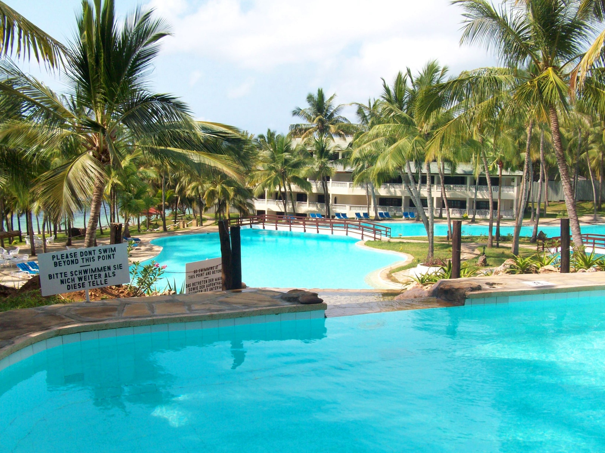 Pool im Garten des Emrald Flamingo Beach Resorts