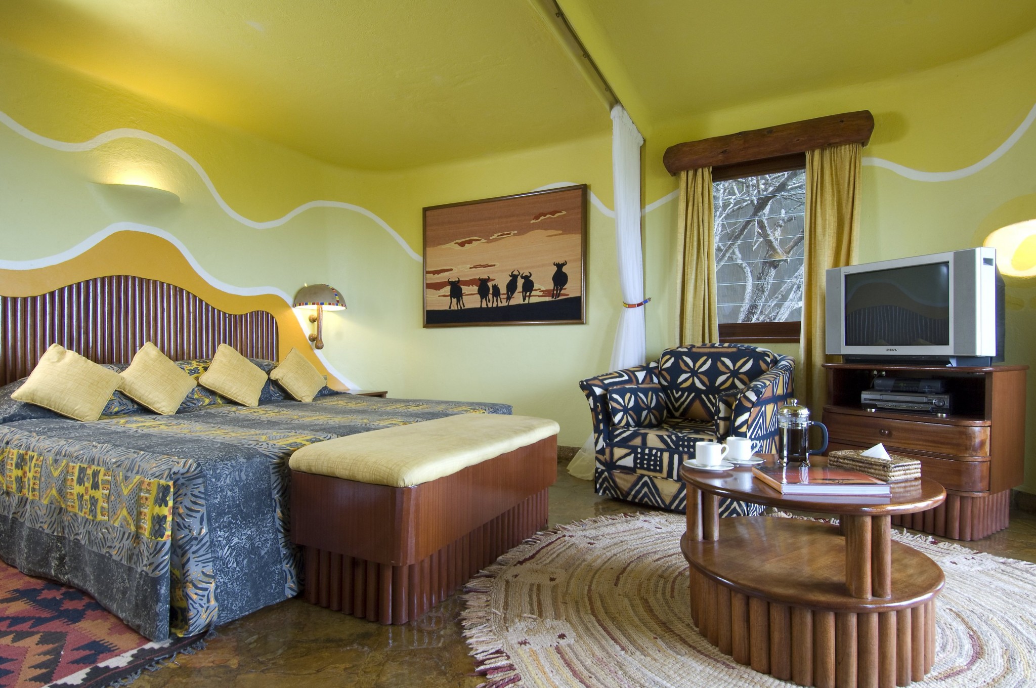 stilvoll eingerichtetes Zimmer der Mara Serena Lodge