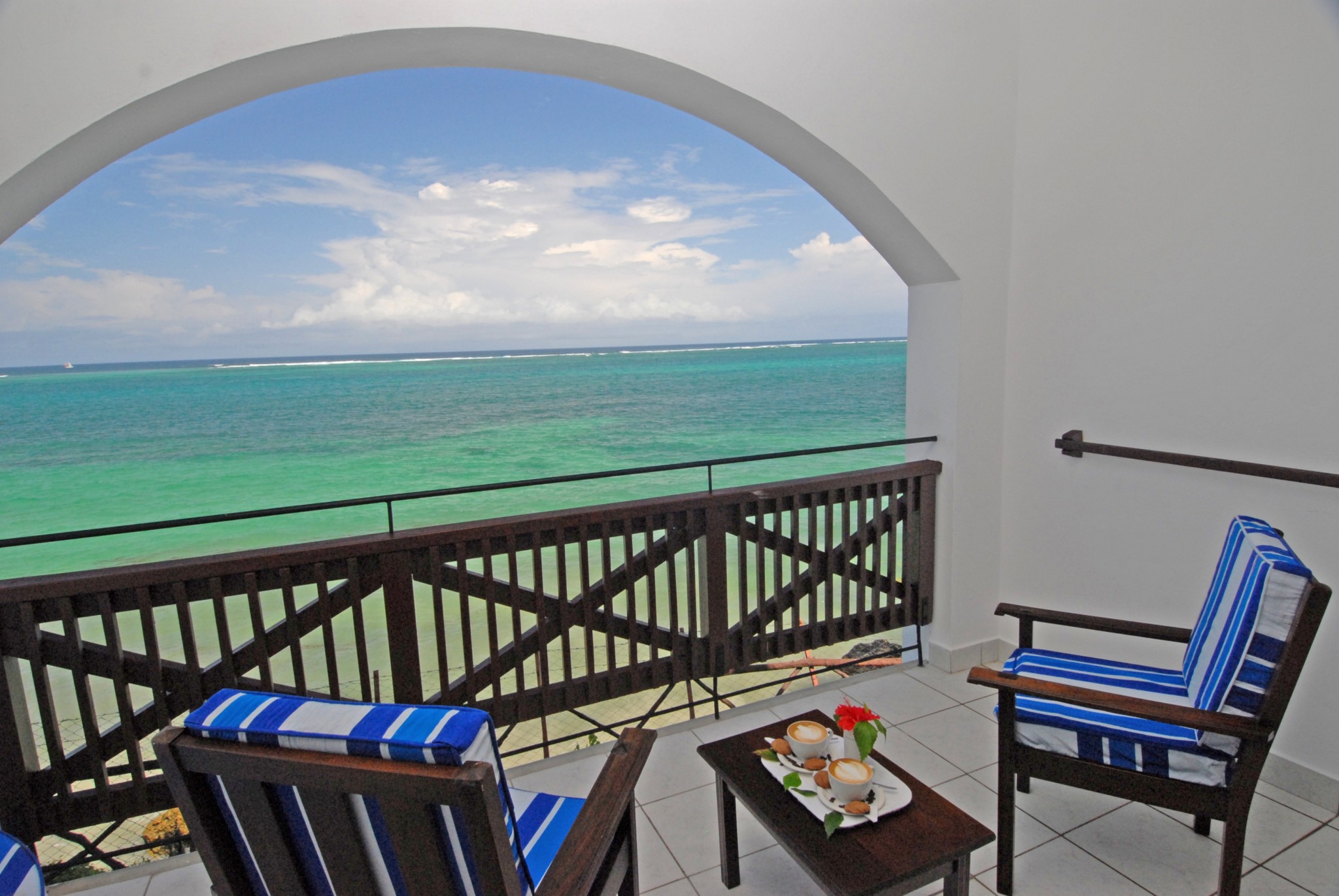 Balkon eines Meerblickzimmers im Voyager Beach Resort