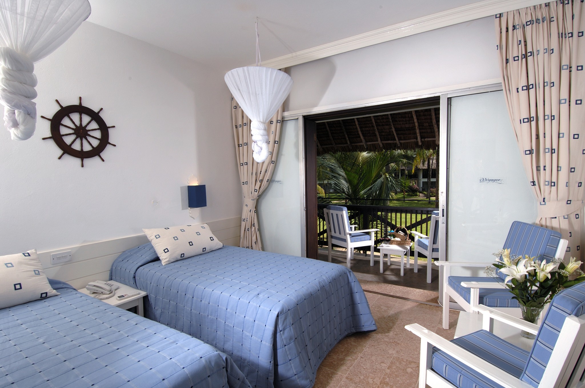 Blick vom Zimmer in den Garten des Voyager Beach Resorts
