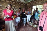 Bananen-und-Milch-für-die-Kinder-soziales-Hilfsprojekt-Reisekontor-Schmidt-Kenia