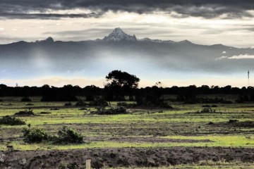 Kenia Gruppenreise zum Äquator mit Keniaspezialist Reisekontor Schmidt Kenia-Urlaub mit Kenia Safari Reise