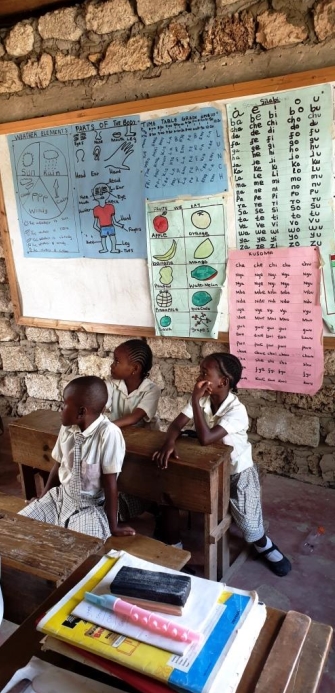 Im Unterricht - unsere Patenschule in Kenia
